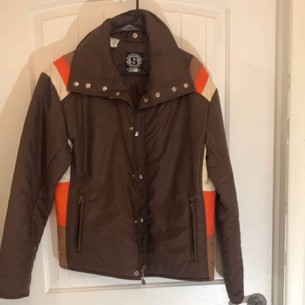 Vintage Looking Puffy Ski Jacket!